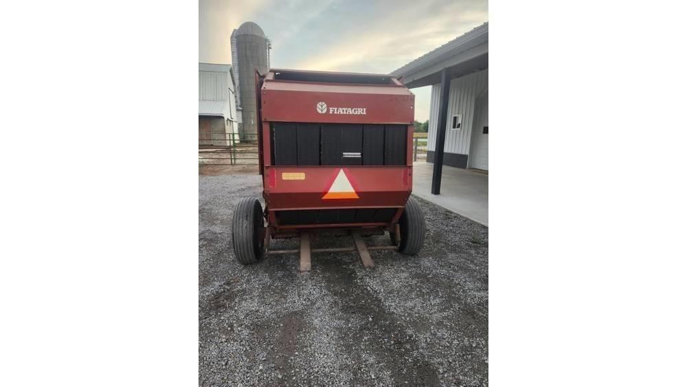 Hesston 540 Round Balers