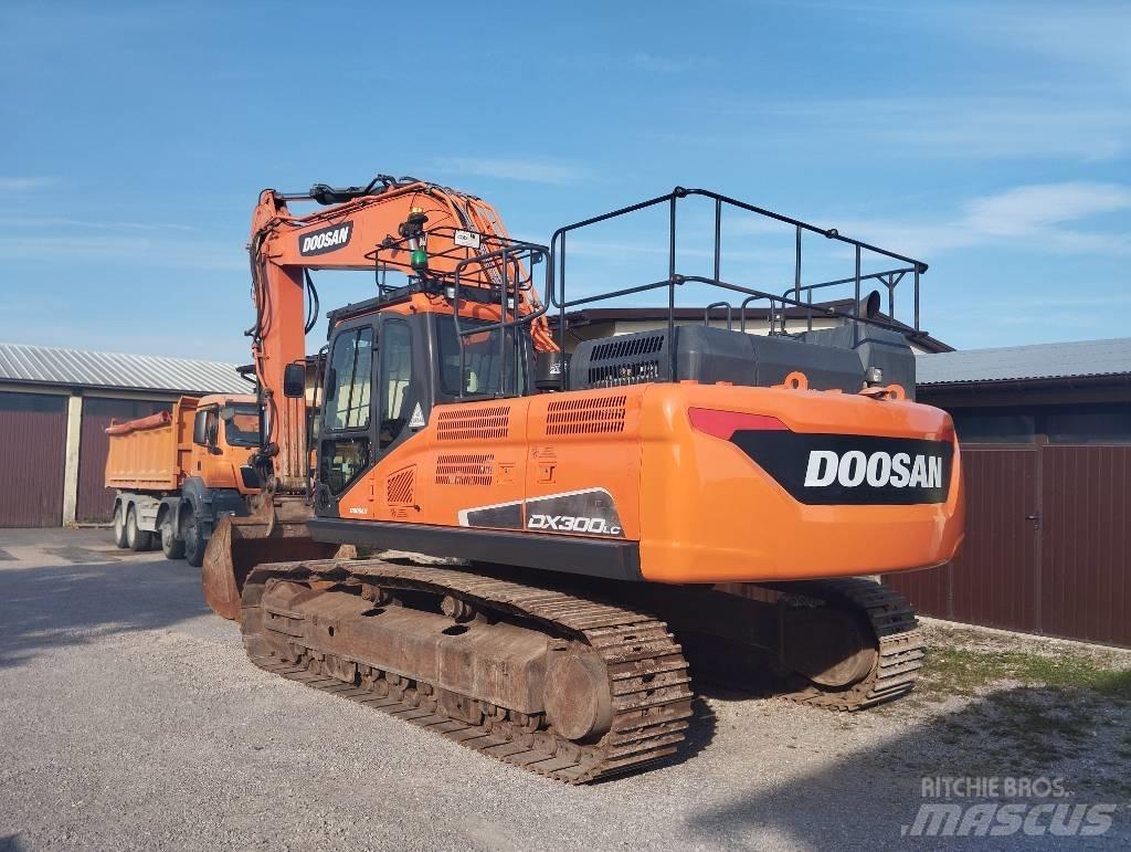 Doosan DX 300 LC Crawler excavators
