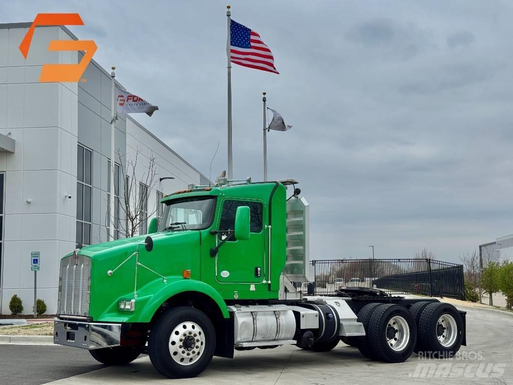 Kenworth T800 Conventional Trucks / Tractor Trucks