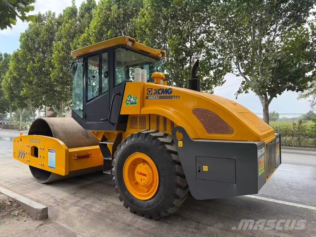 XCMG XS 223 J Single drum rollers