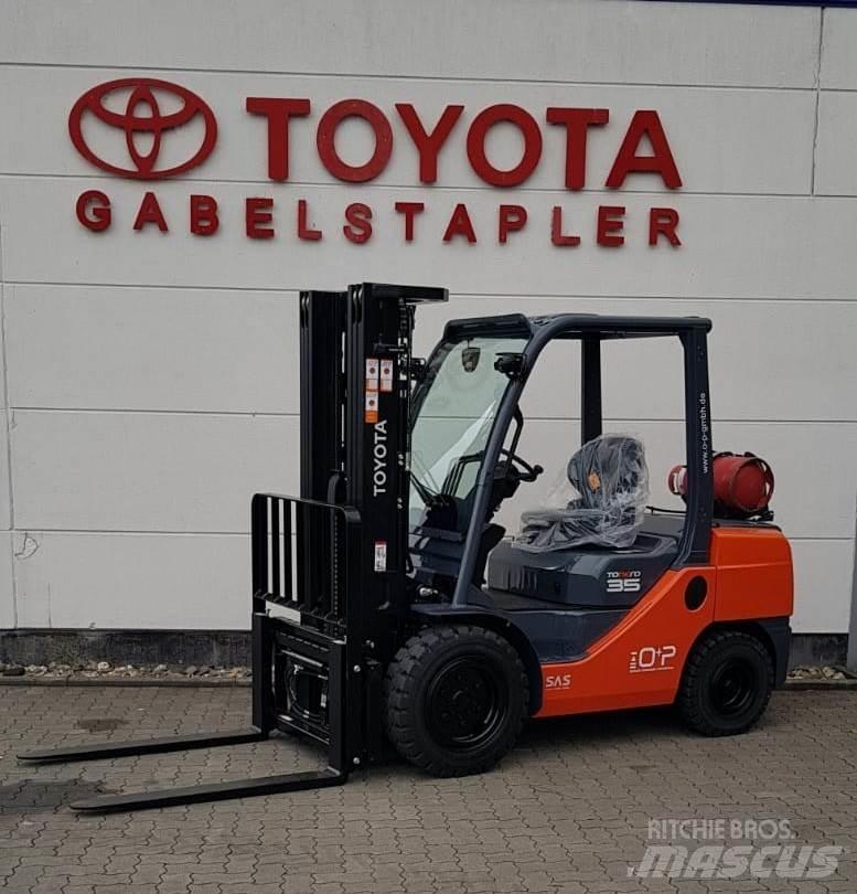 Toyota 02-8FGJF35 LPG trucks