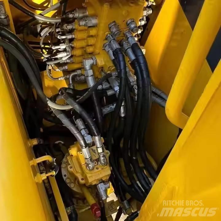 Komatsu PC130 Crawler Excavators