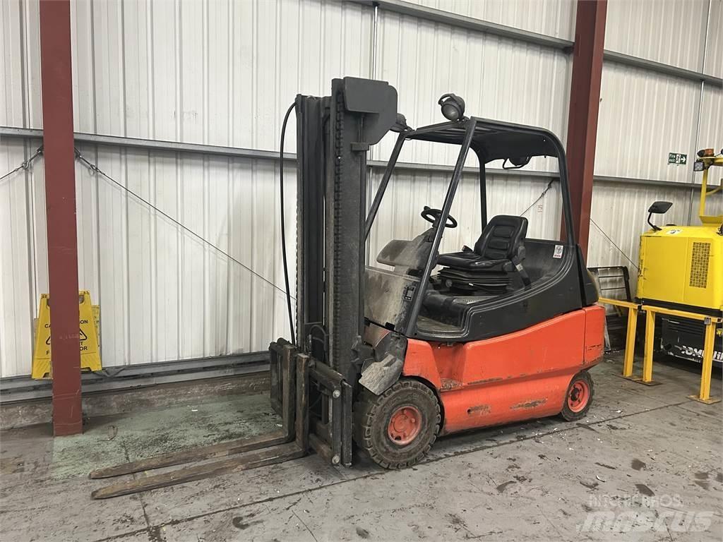 Linde E30-02 Electric Forklifts