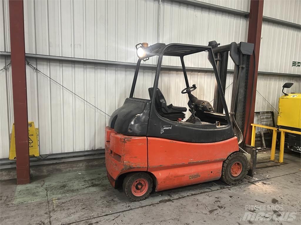 Linde E30-02 Electric Forklifts