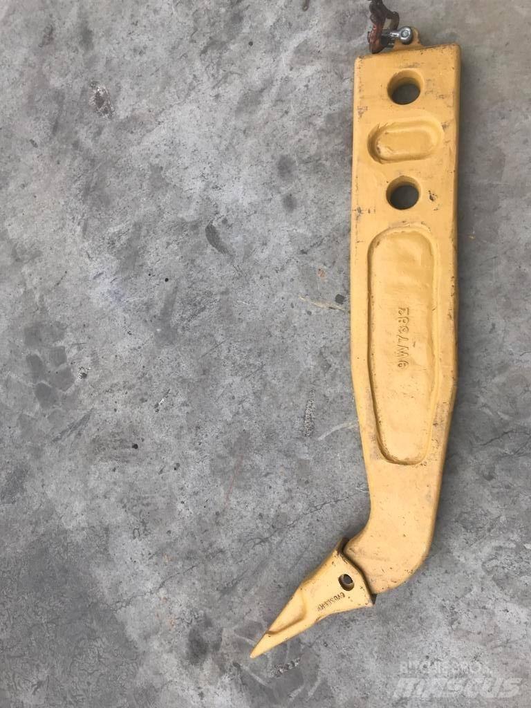 Komatsu D65 Shank Rippers