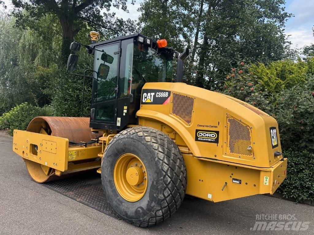 CAT CS 66 B Single drum rollers
