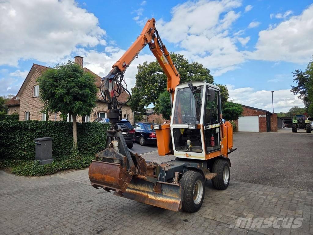 Boki 4551 Wheeled Excavators