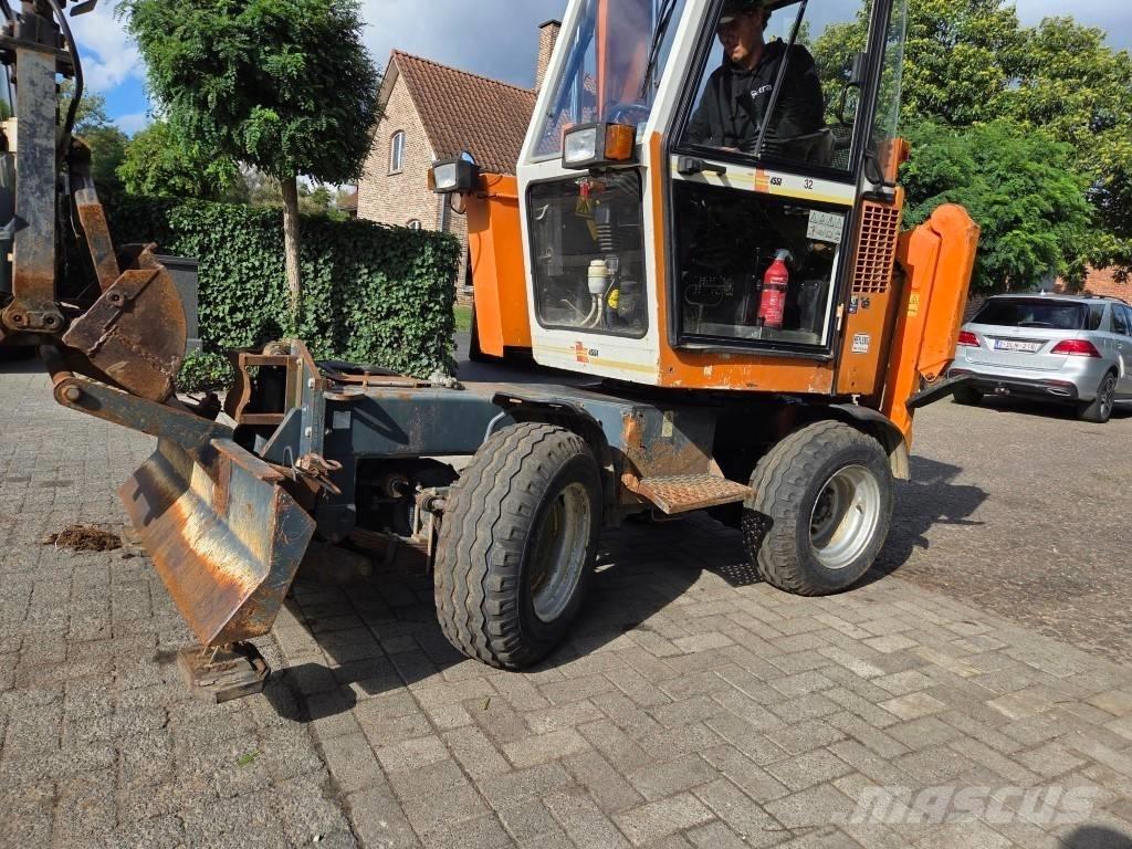 Boki 4551 Wheeled Excavators