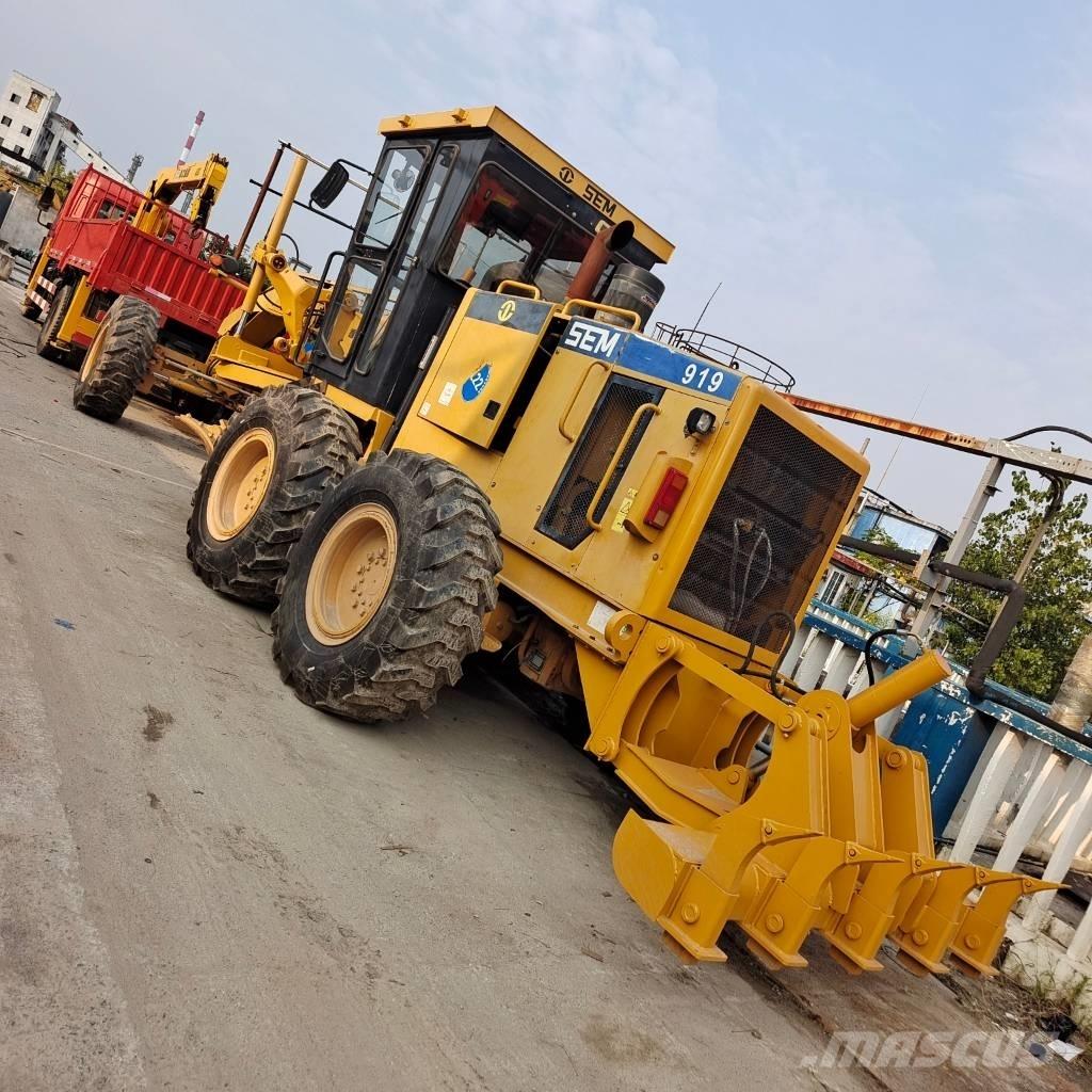 SEM 919 Motor Graders