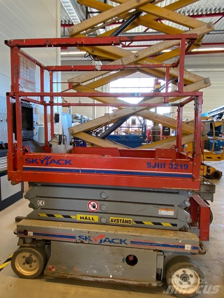 SkyJack SJ 3219 Scissor Lifts