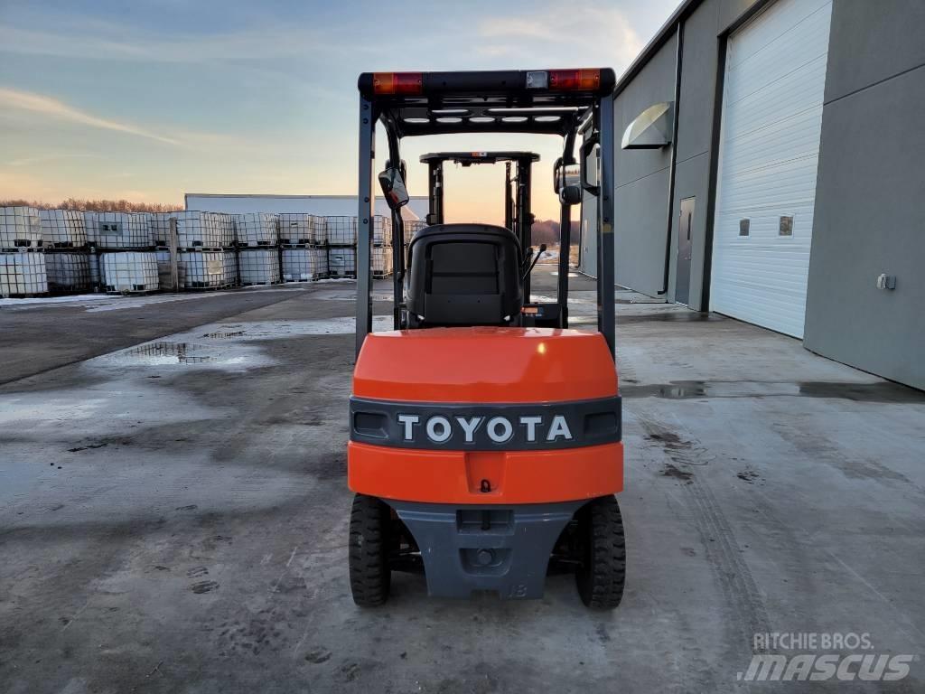 Toyota 8FB25 Electric Forklifts