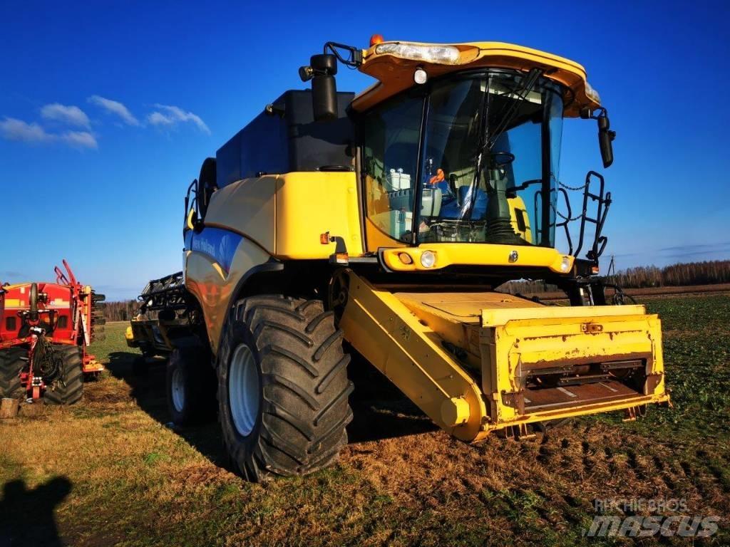 New Holland CX 8080 Combine Harvesters