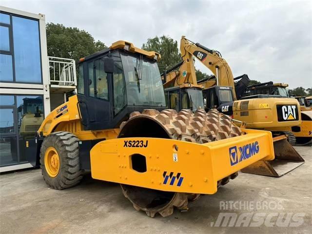 XCMG XS 223 J Single drum rollers