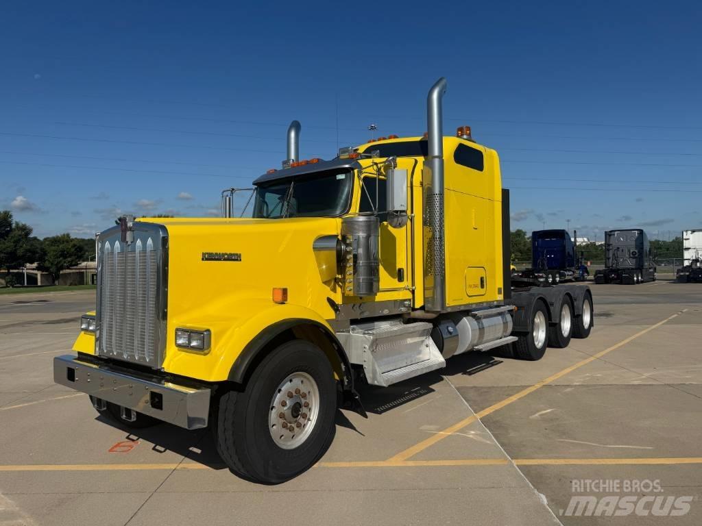 Kenworth W 900 Conventional Trucks / Tractor Trucks