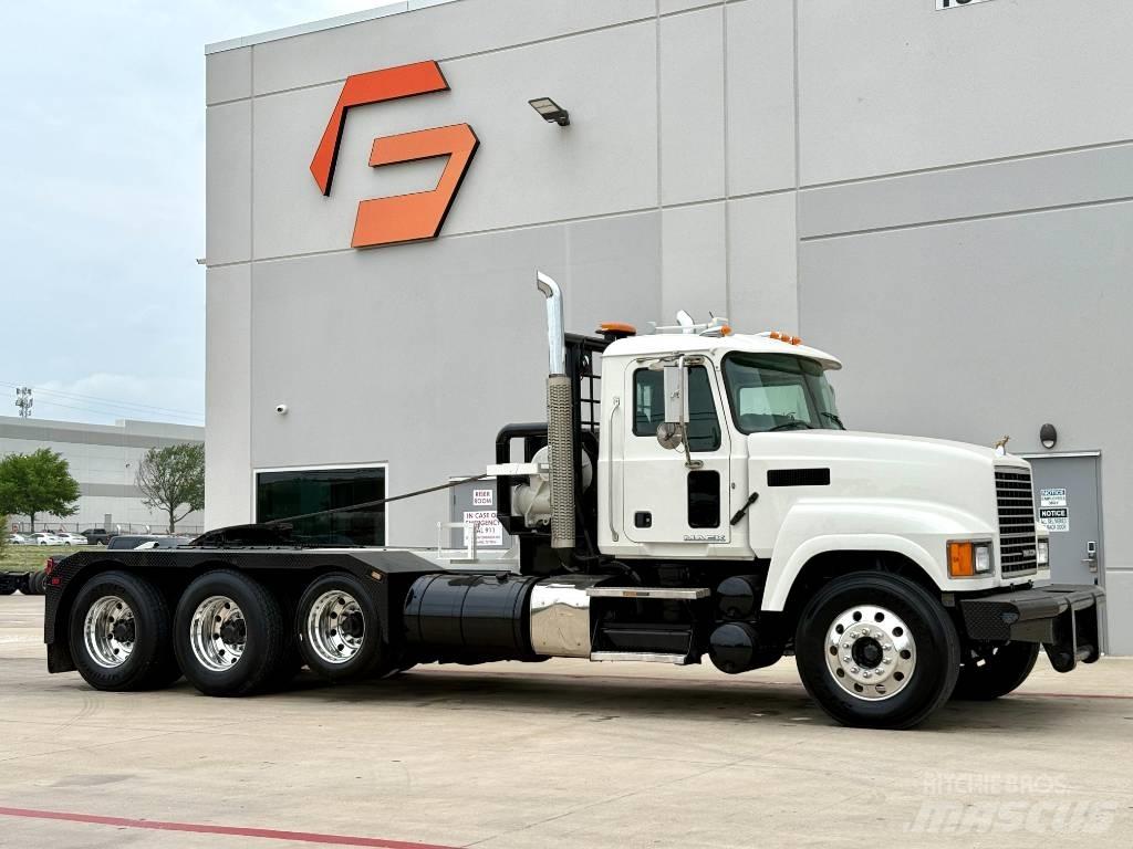 Mack CHU 613 Tow Trucks / Wreckers