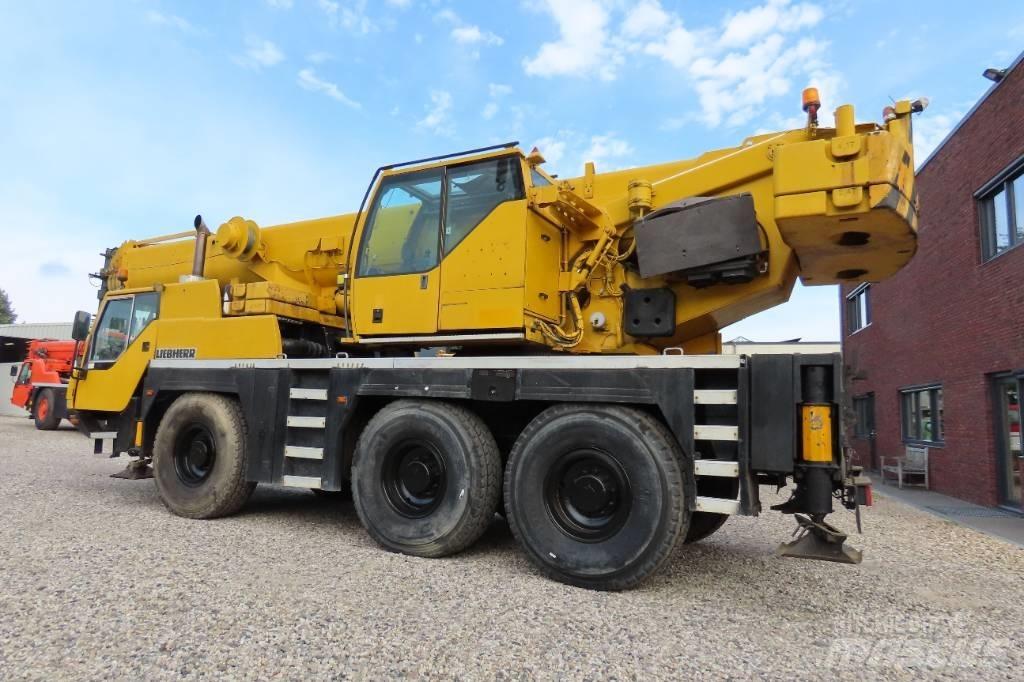 Liebherr LTM 1055-1 Mobile and all terrain cranes