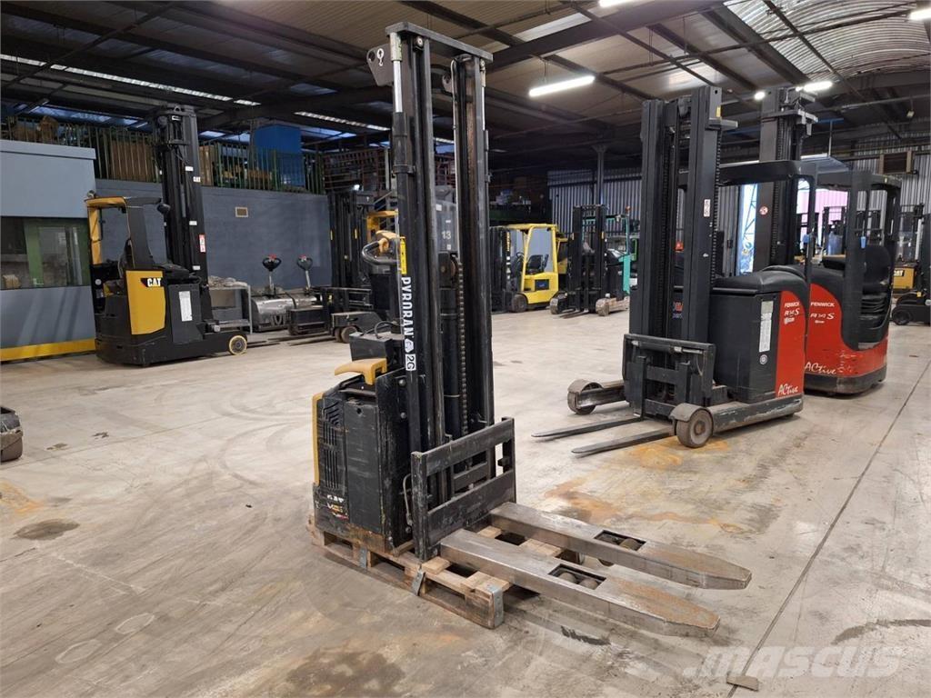 CAT NSP16N Pedestrian stacker