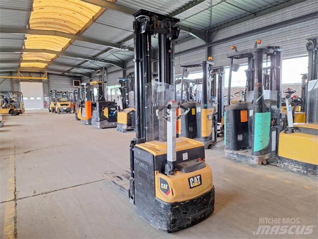 CAT NSP16N2 Pedestrian stacker