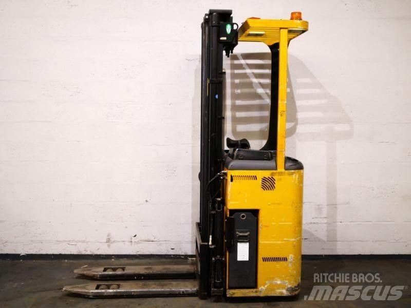 CAT NSR16K Self Propelled Stackers