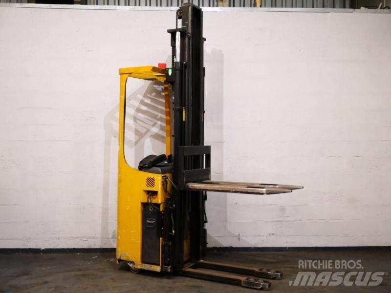 CAT NSR16K Self Propelled Stackers