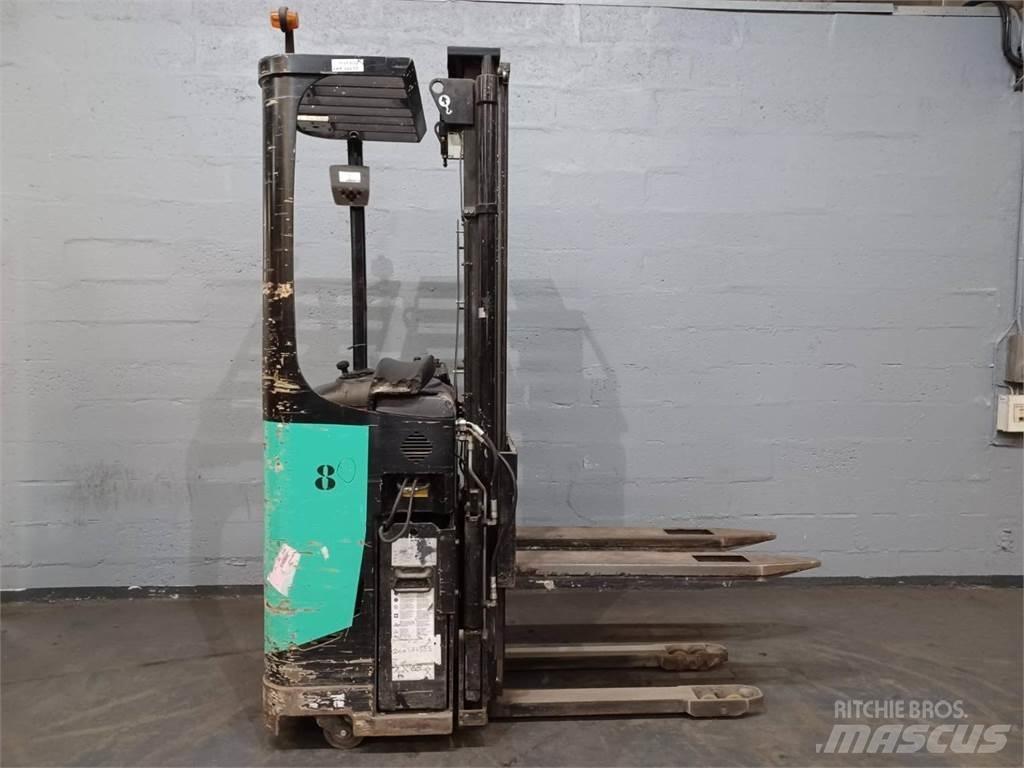 CAT NSR16N Self Propelled Stackers