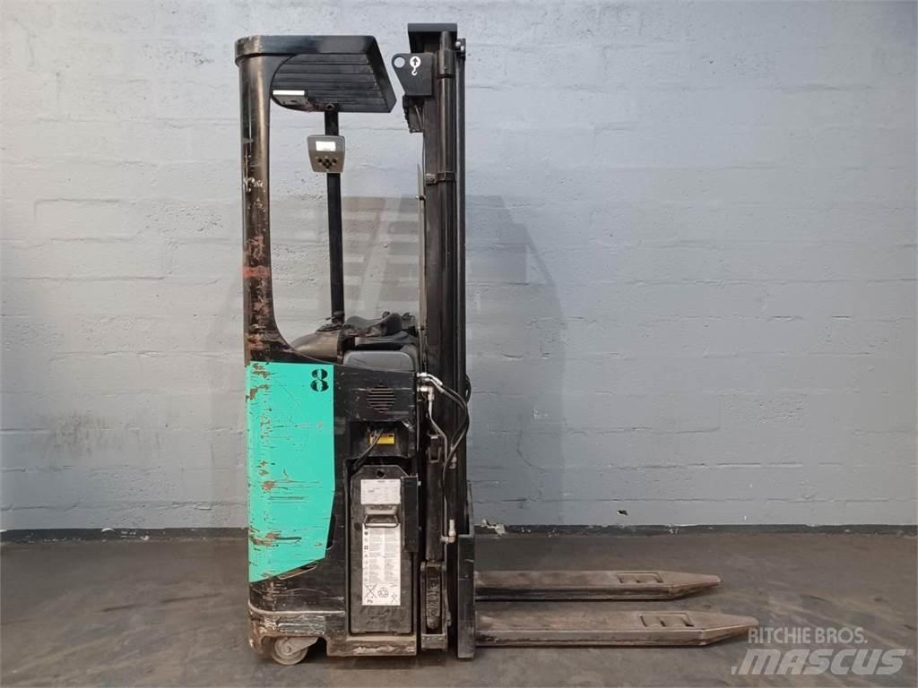 CAT NSR16N Self Propelled Stackers