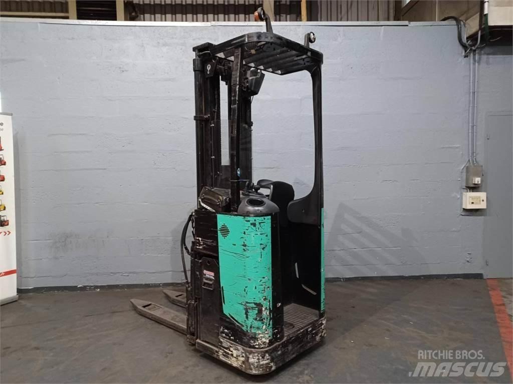 CAT NSR16N Self Propelled Stackers