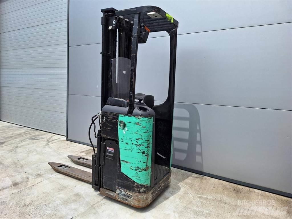 CAT NSR16N Self Propelled Stackers