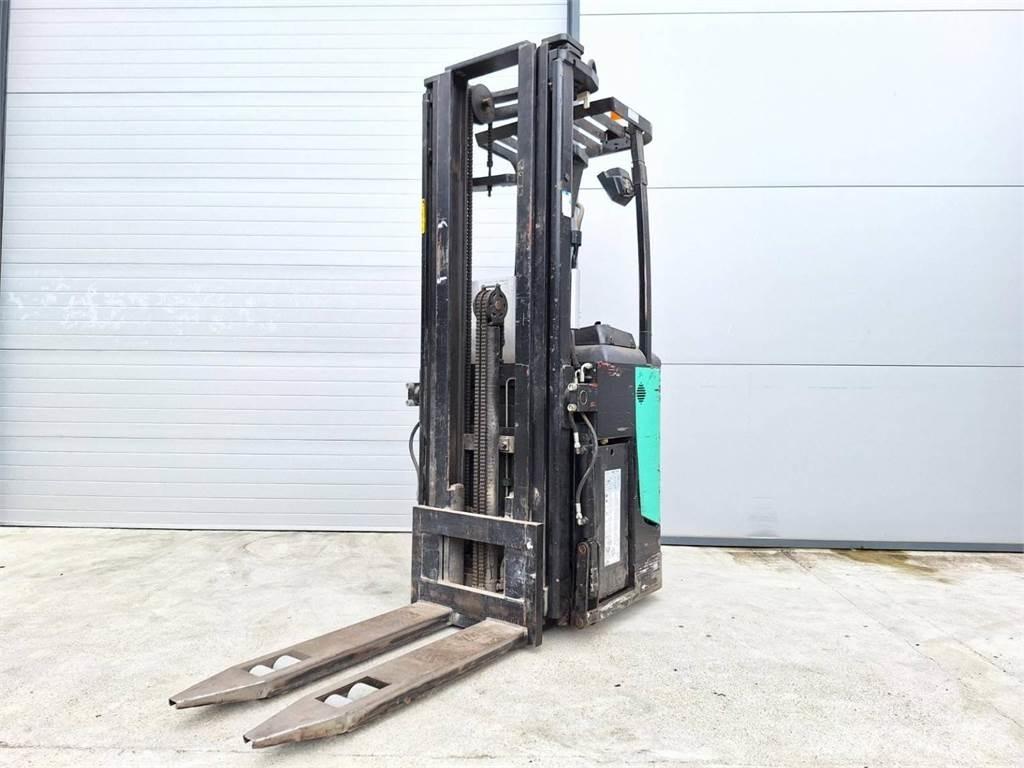 CAT NSR20N Self Propelled Stackers