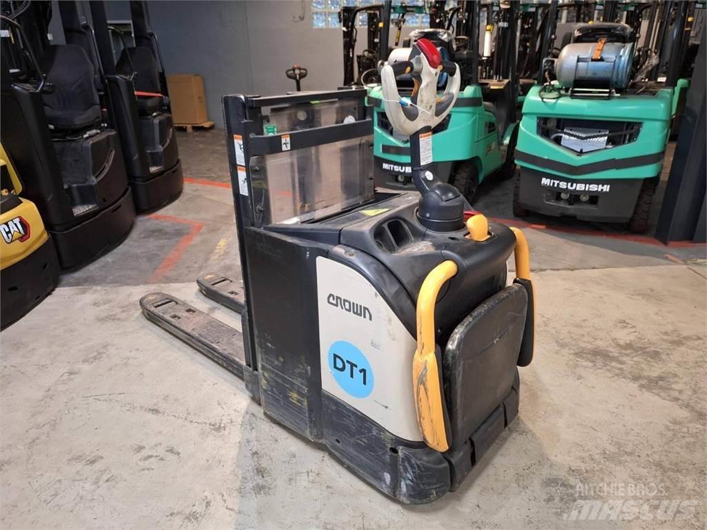 Crown DT3040 Self Propelled Stackers
