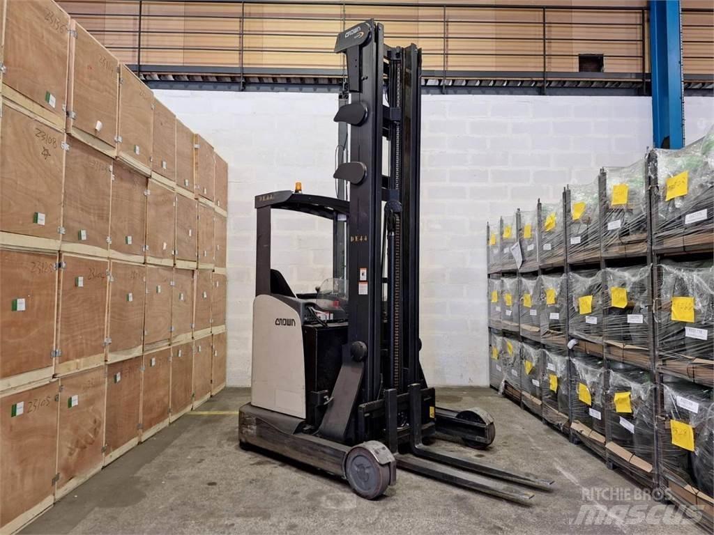 Crown ESR 5260 Reach trucks