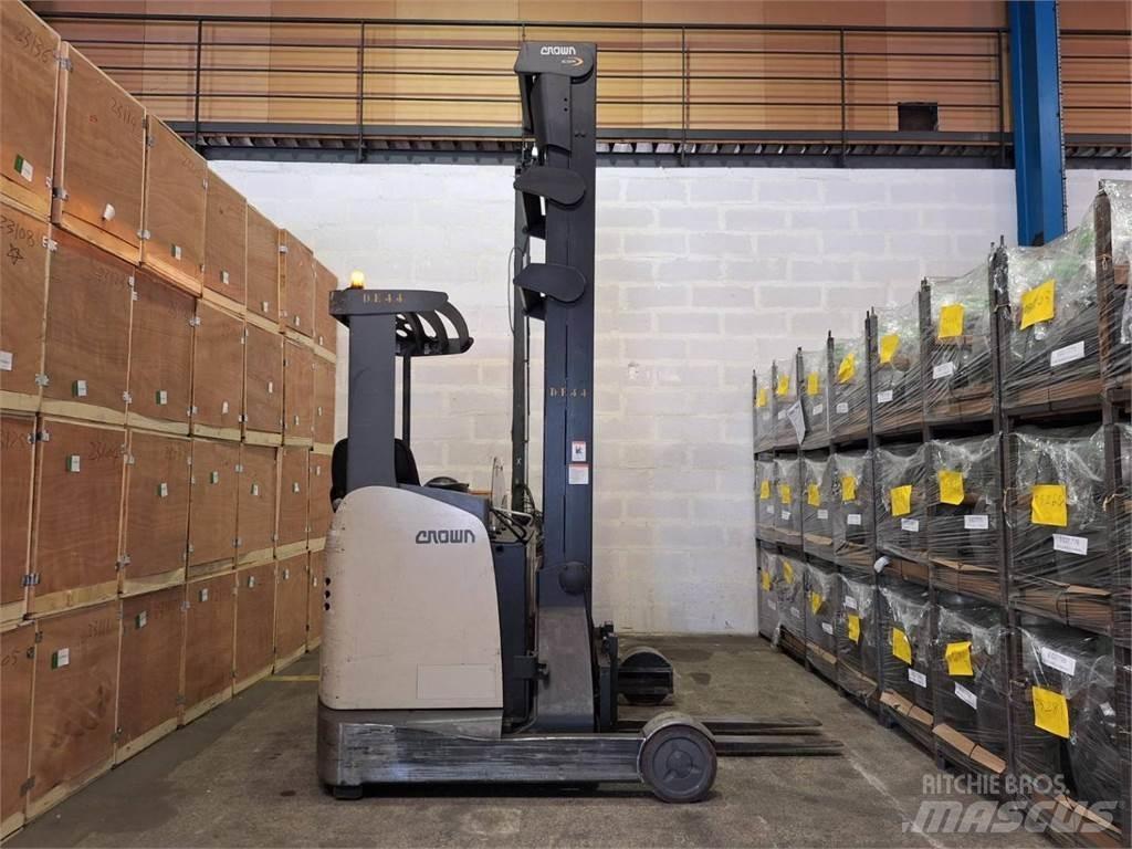 Crown ESR 5260 Reach trucks