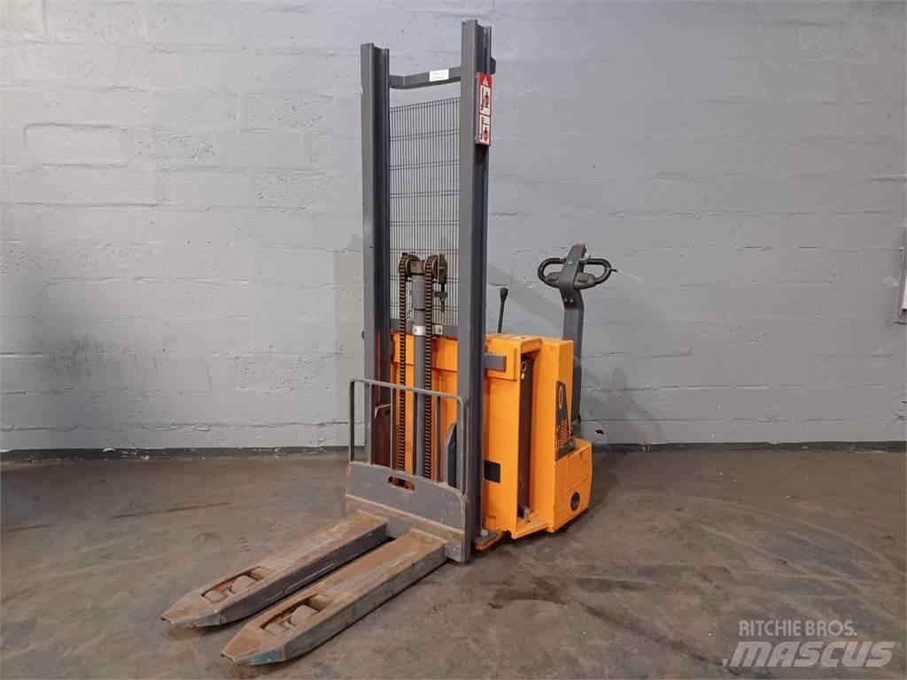 OMG 720K Pedestrian stacker