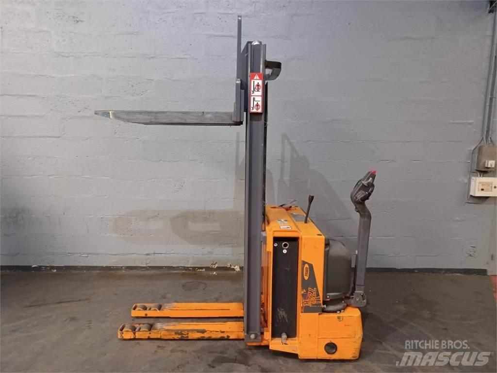 OMG 720K Pedestrian stacker