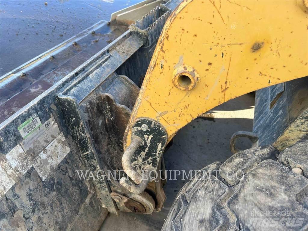 CAT 216B Skid Steer Loaders