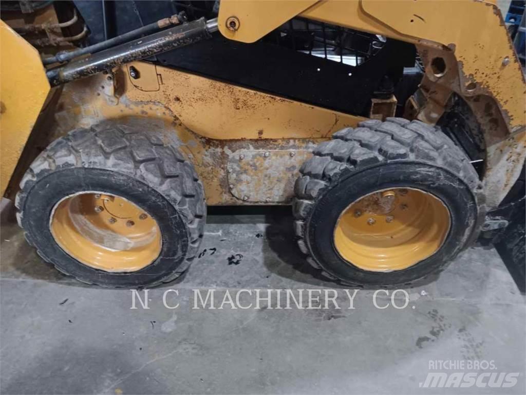 CAT 236D H2CN Skid Steer Loaders