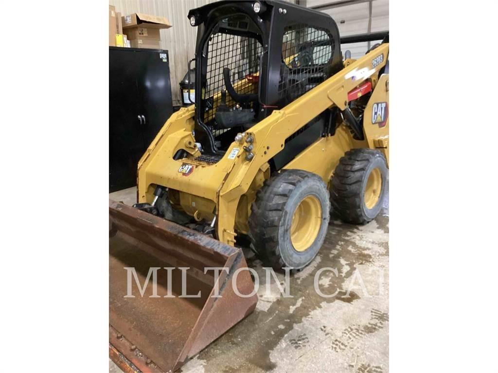 CAT 262D 3 Skid Steer Loaders