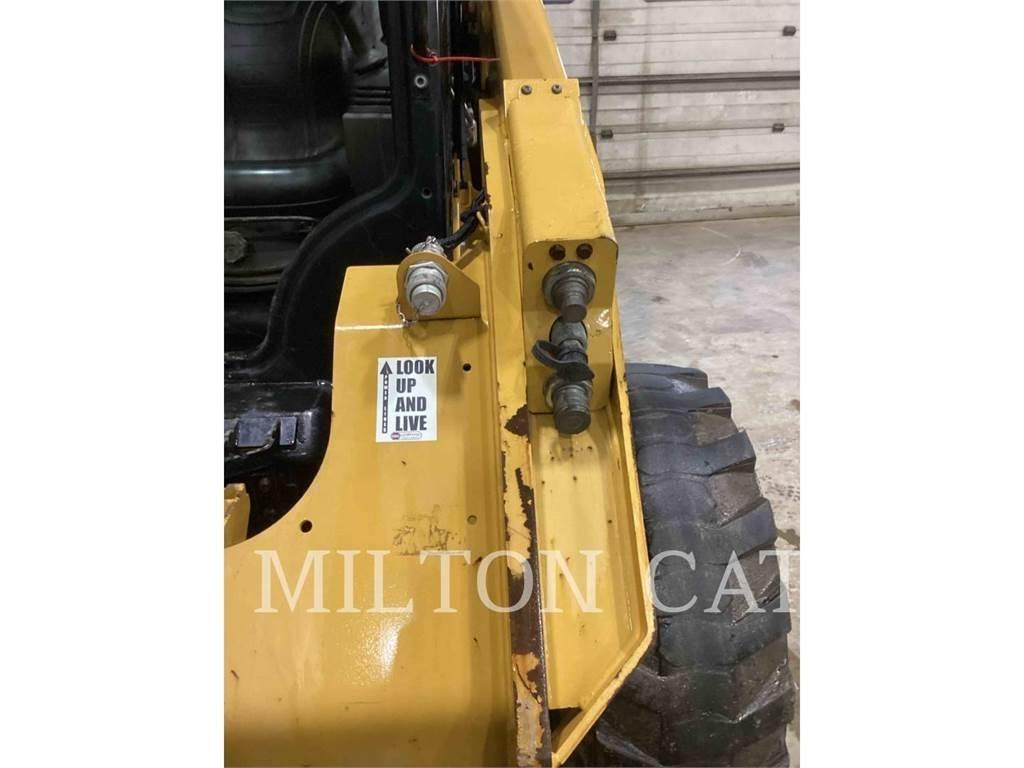 CAT 262D 3 Skid Steer Loaders