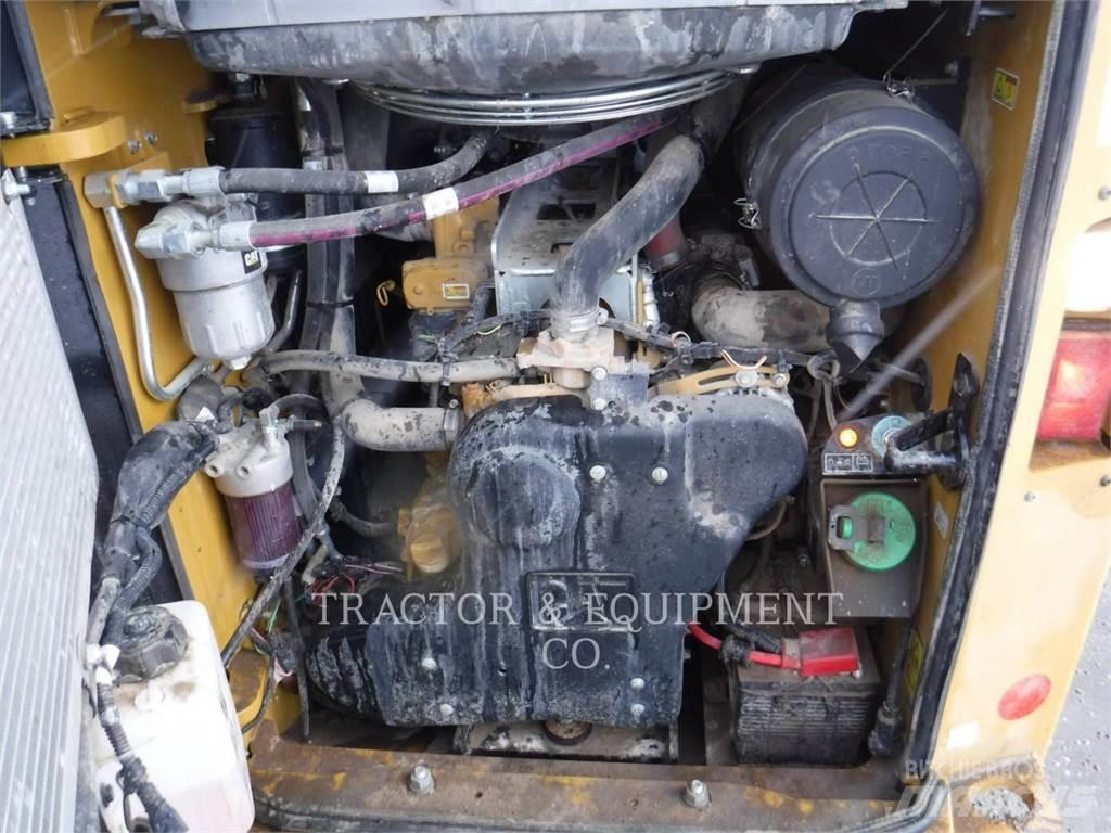 CAT 272D2 H2CB Skid Steer Loaders