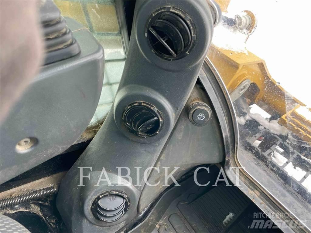 CAT 272D3 C3H3 Skid Steer Loaders