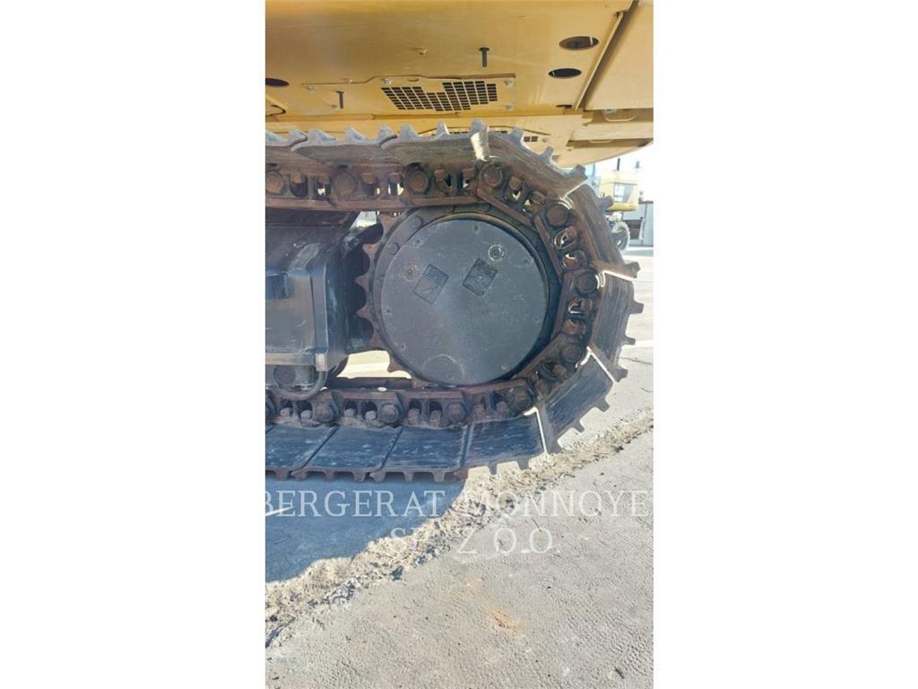 CAT 320 Crawler Excavators