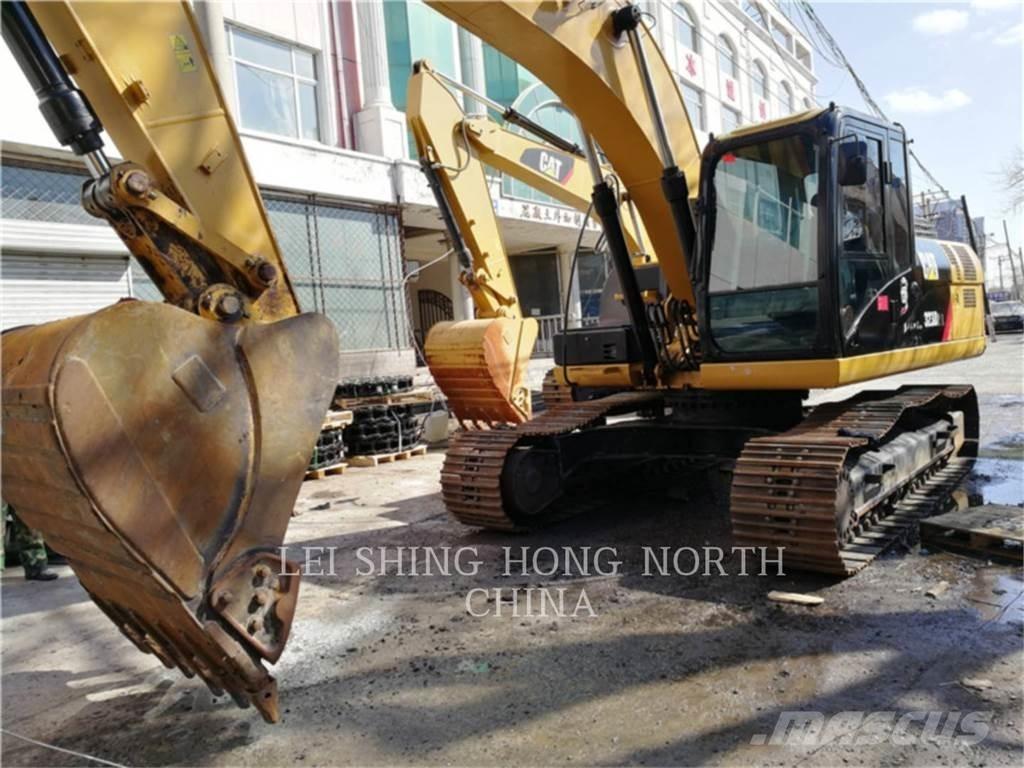 CAT 323D2L Crawler Excavators