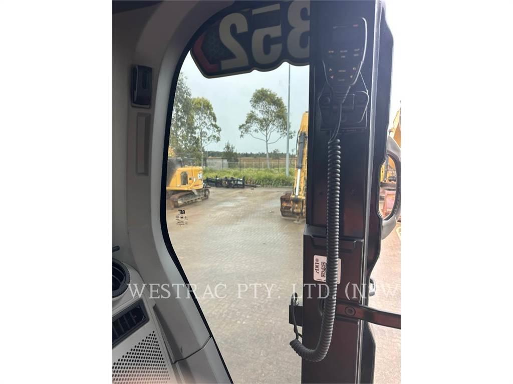 CAT 352-08VG Crawler Excavators