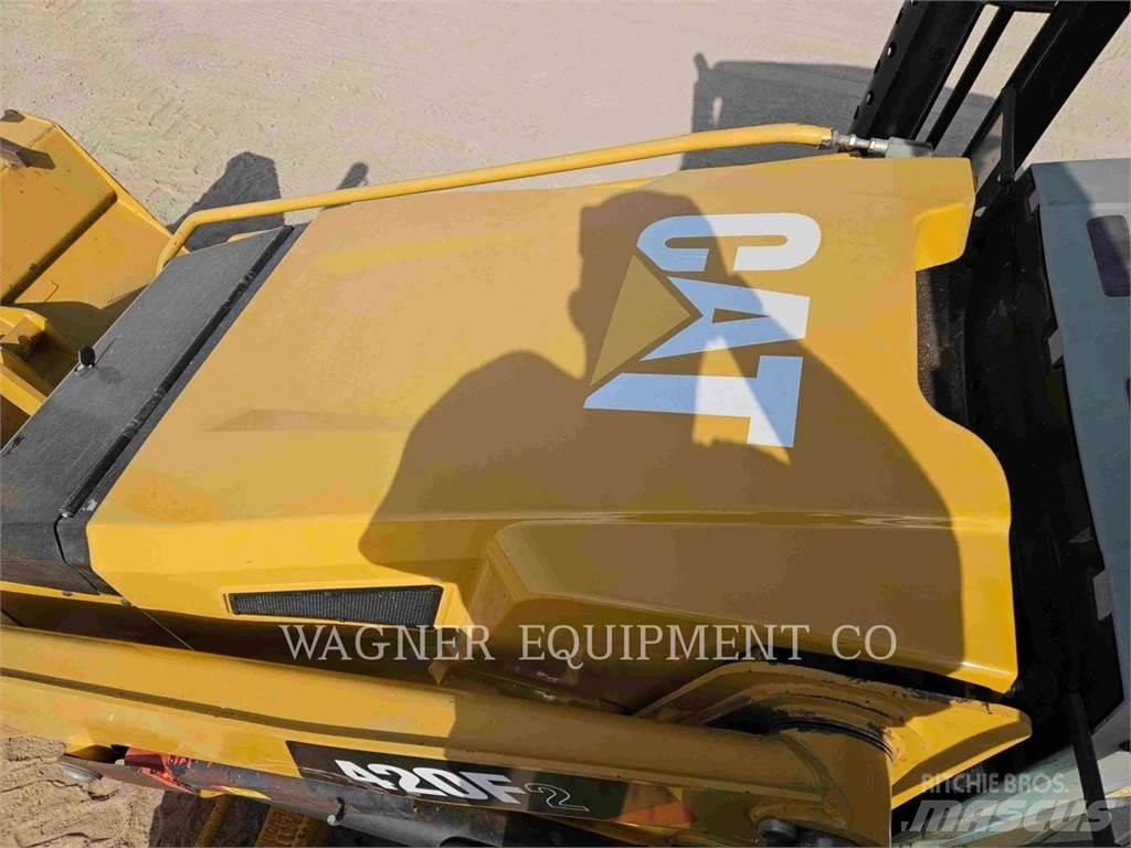 CAT 420F2ST Backhoe Loaders