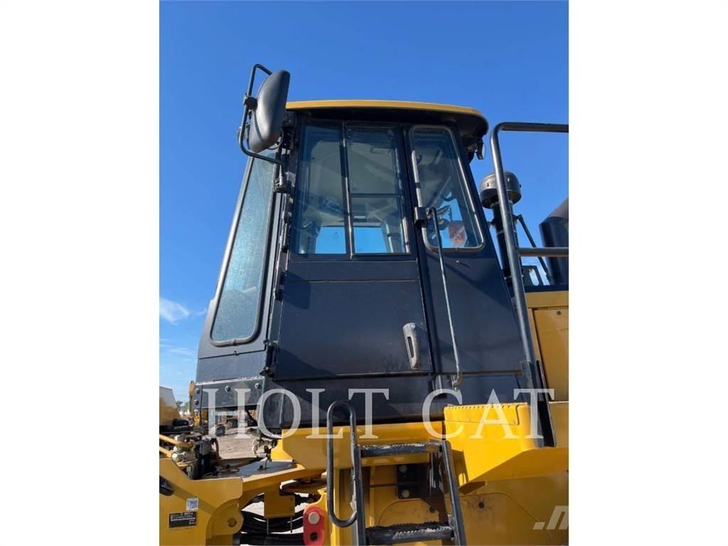 CAT 815 Soil Compactors