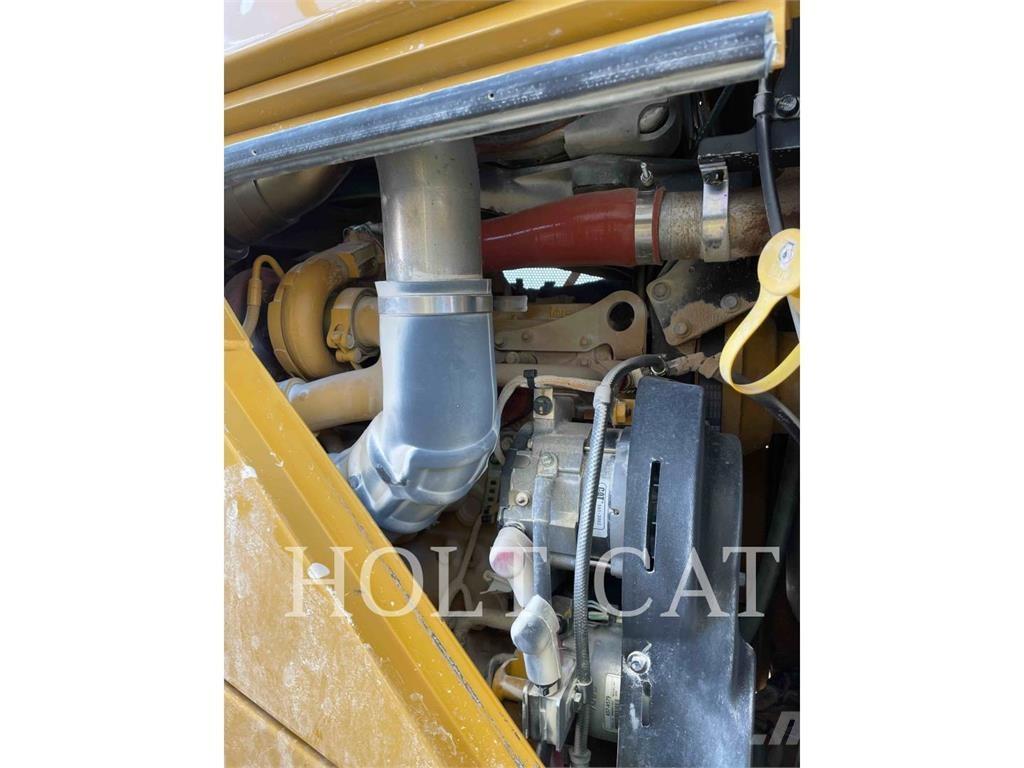 CAT 815 Soil Compactors