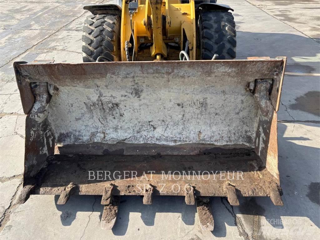 CAT 906H2 Wheel Loaders