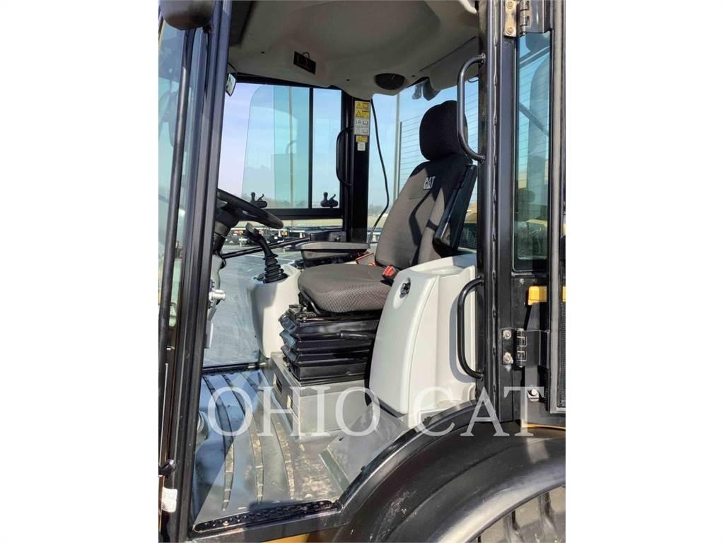 CAT 906M Mini Loader