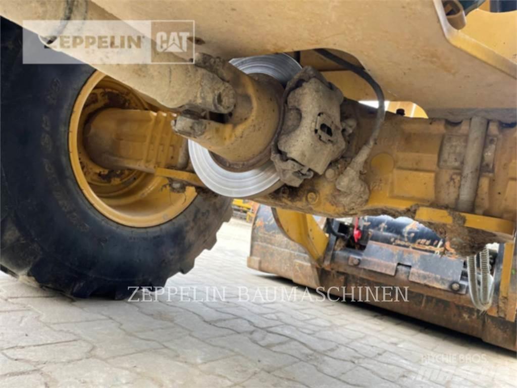 CAT 906M Wheel Loaders