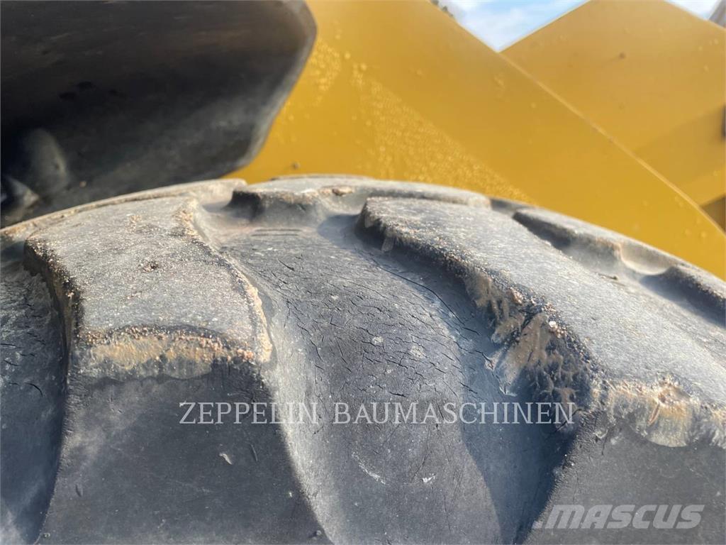CAT 906M Wheel Loaders